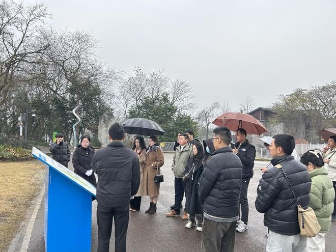1月8日，微短剧采风团打卡成都鲁家滩湿地公园