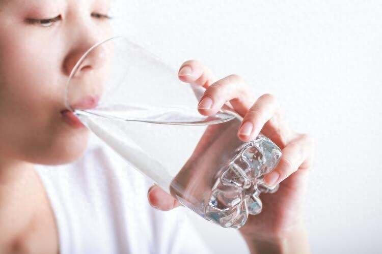 饮水量与健康的关系：医生从临床案例揭秘
