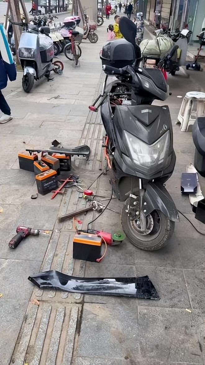 明明锂电池更好，为啥电动车商家只喜欢卖铅酸电池，看看差距懂了