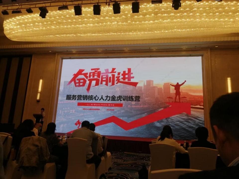 小城宝妈扎堆卖保险，职场女性35岁后的“必经之路”？