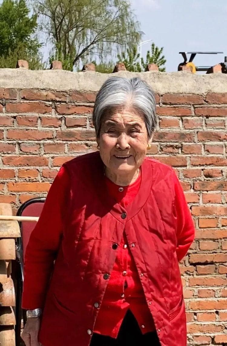 89岁奶奶通过监控口述家书，孙女：完成爷爷遗愿