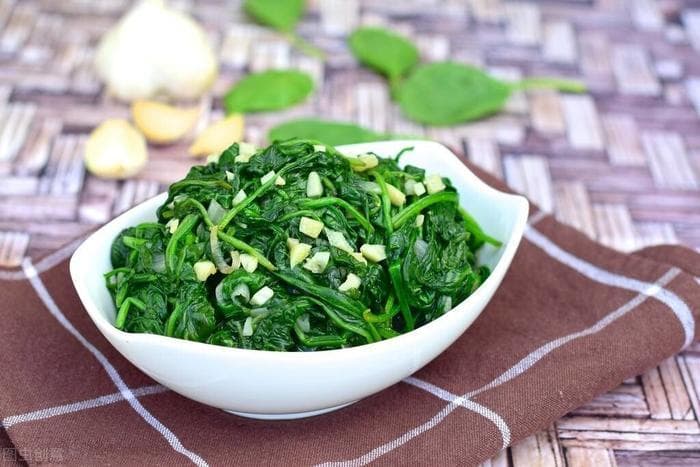 菠菜焯水要多长时间？真要焯一分钟？这才是正确做法