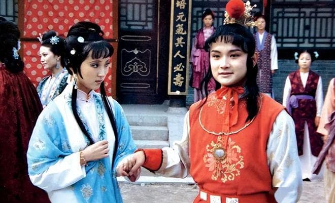 贾宝玉有大名吗？你把“贾珠、贾琏、贾环”合起来念，至少有三个