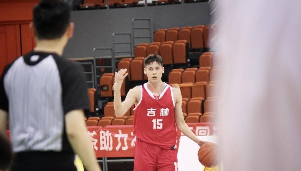 CBA无出场机会，中俄混血球员吕安宇改行当演员