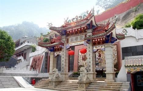龙潭龙母庙：历史、文化与祈福圣地