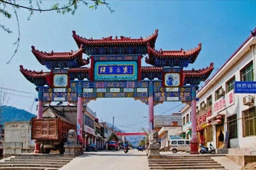 河南最“奇葩”古镇：一脚踏三省，三省一条街，三省有三语！