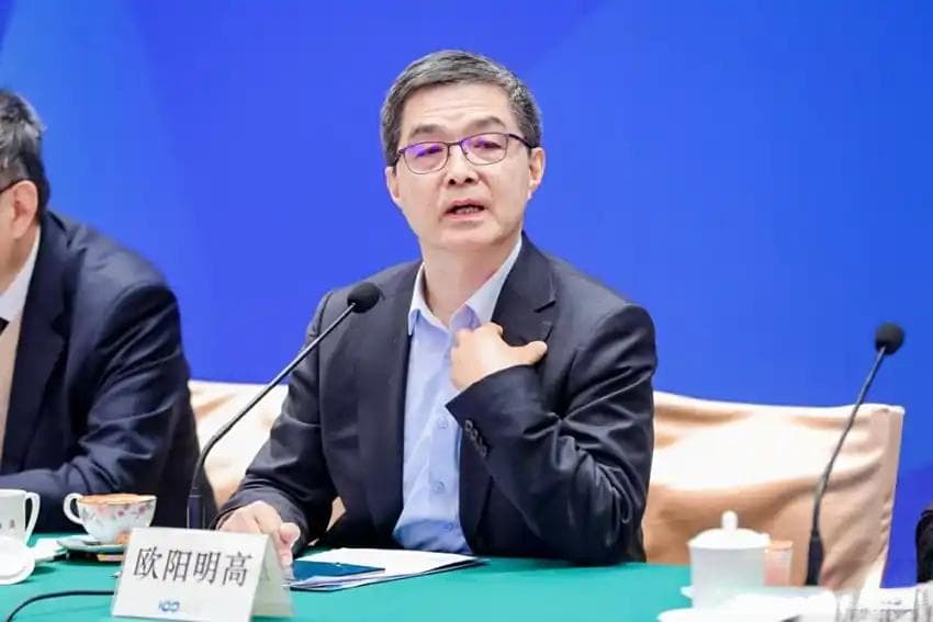 2030车市8大趋势：全球新能源汽车市占率达50%，高阶智驾15万车型