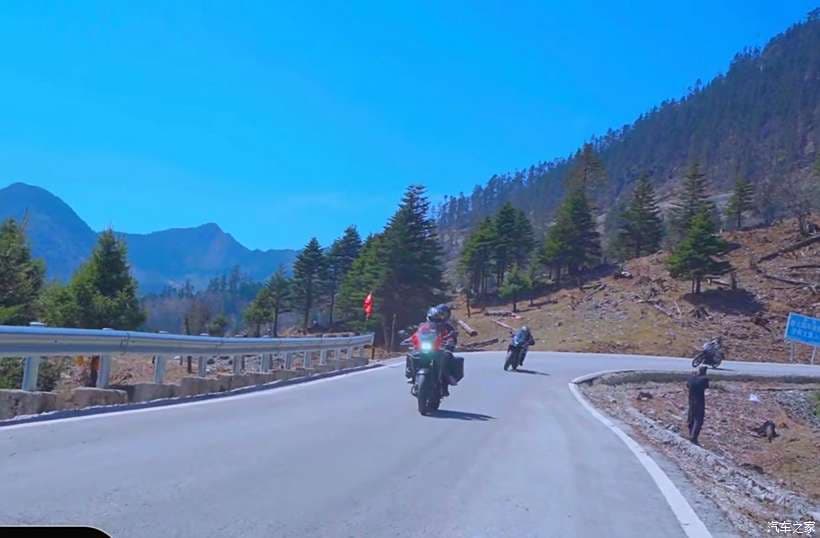 西藏摩旅选车指南：本田NX400 vs 豪爵铃木DL250