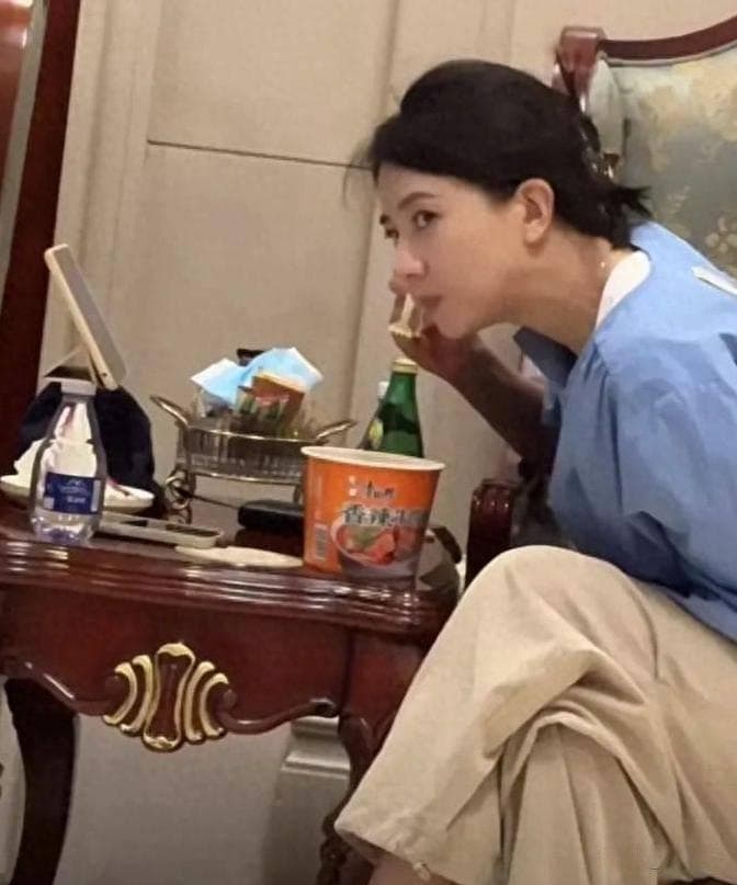 素颜吃泡面，高圆圆用真实感打破“女神”标签