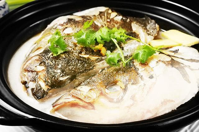 千岛湖鱼头：一道来自浙江千岛湖的传统名菜