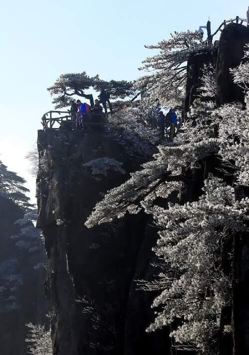 黄山奇石与冬雪：一次难忘的旅行体验