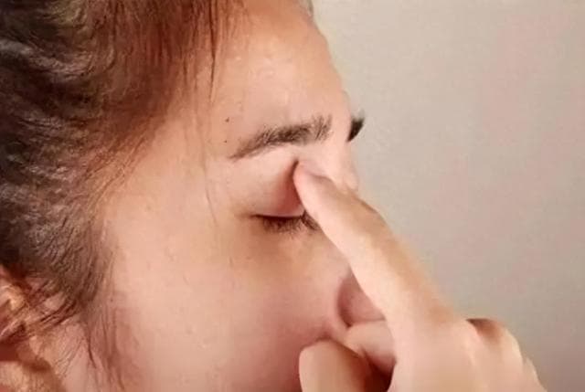 经常傍晚突然 “眼皮跳”，跳个不停，啥情况呀？或是这5种隐患