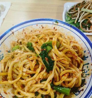 时蔬油泼面：传统美味的健康升级版