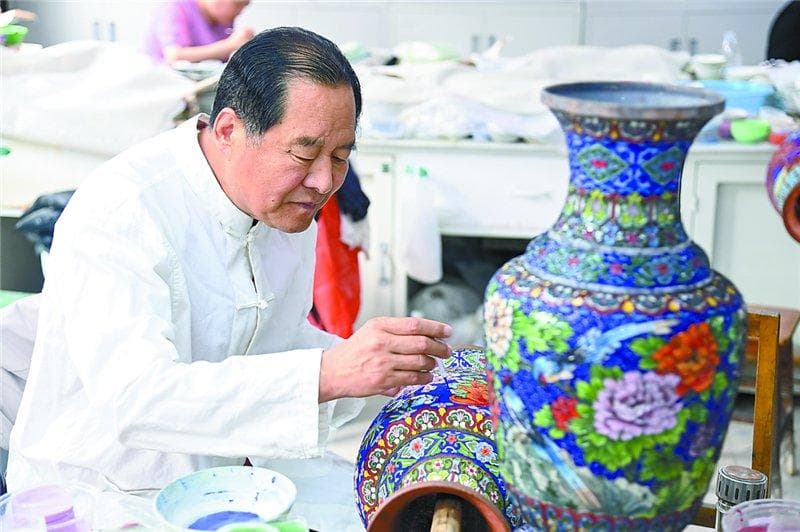 从一抹蓝到一片锦色——记第六批国家级非物质文化遗产代表性传承人黄景仁