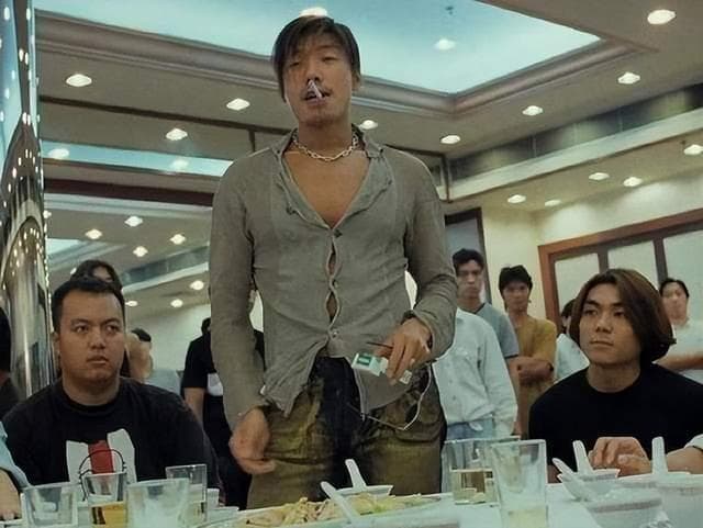 61岁“乌鸦哥”成中老天花板！跟着他混的兄弟却从来没吃饱过