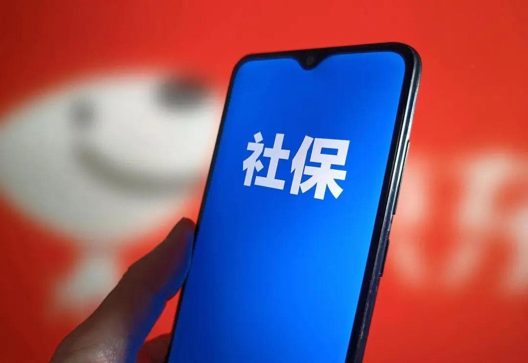 三问“外卖员交社保”：成本谁承担？后续如何保障？劳动关系如何确认？