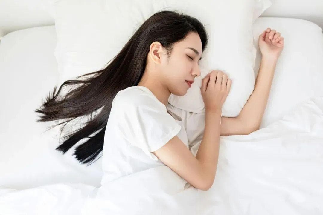 这个睡眠习惯，有助于延缓衰老！想睡好要注意这2点→