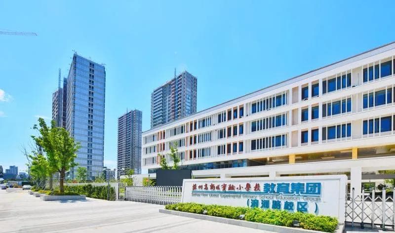 重温青春记忆：同学聚会中的心灵共鸣与情感回响