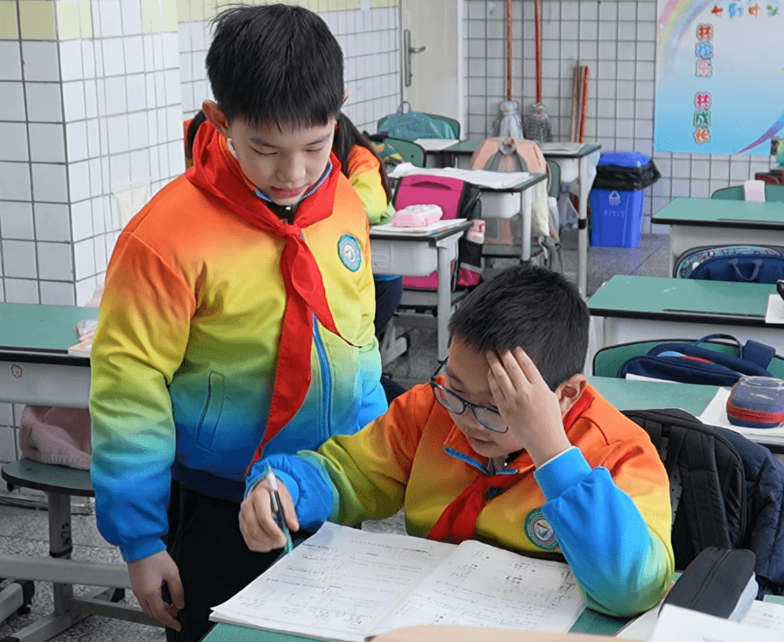 成都市天涯石小学：传承雷锋精神，绽放青春光芒
