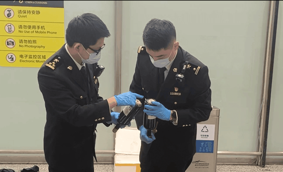 1名旅客违规携带象牙制品进境 被广州海关查获