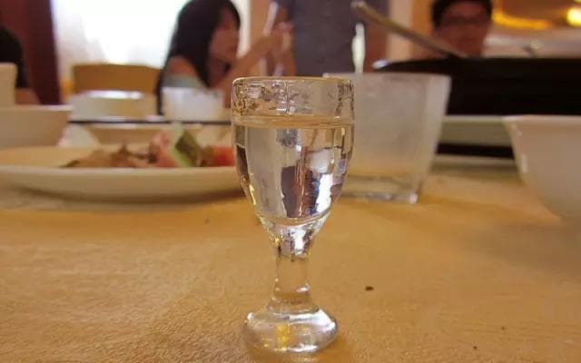 酒桌上的“三个要、四不语、五禁忌”
