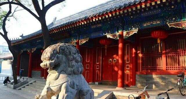 北京王府探秘：一座大门背后的十六代王爷故事