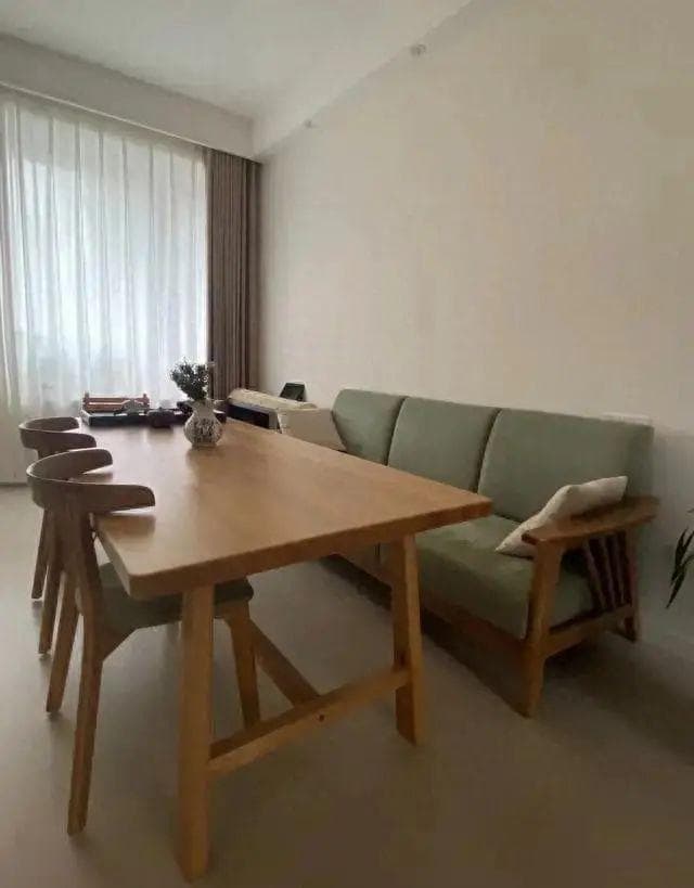 越来越多家庭选择：客厅不要茶几，改用餐桌！