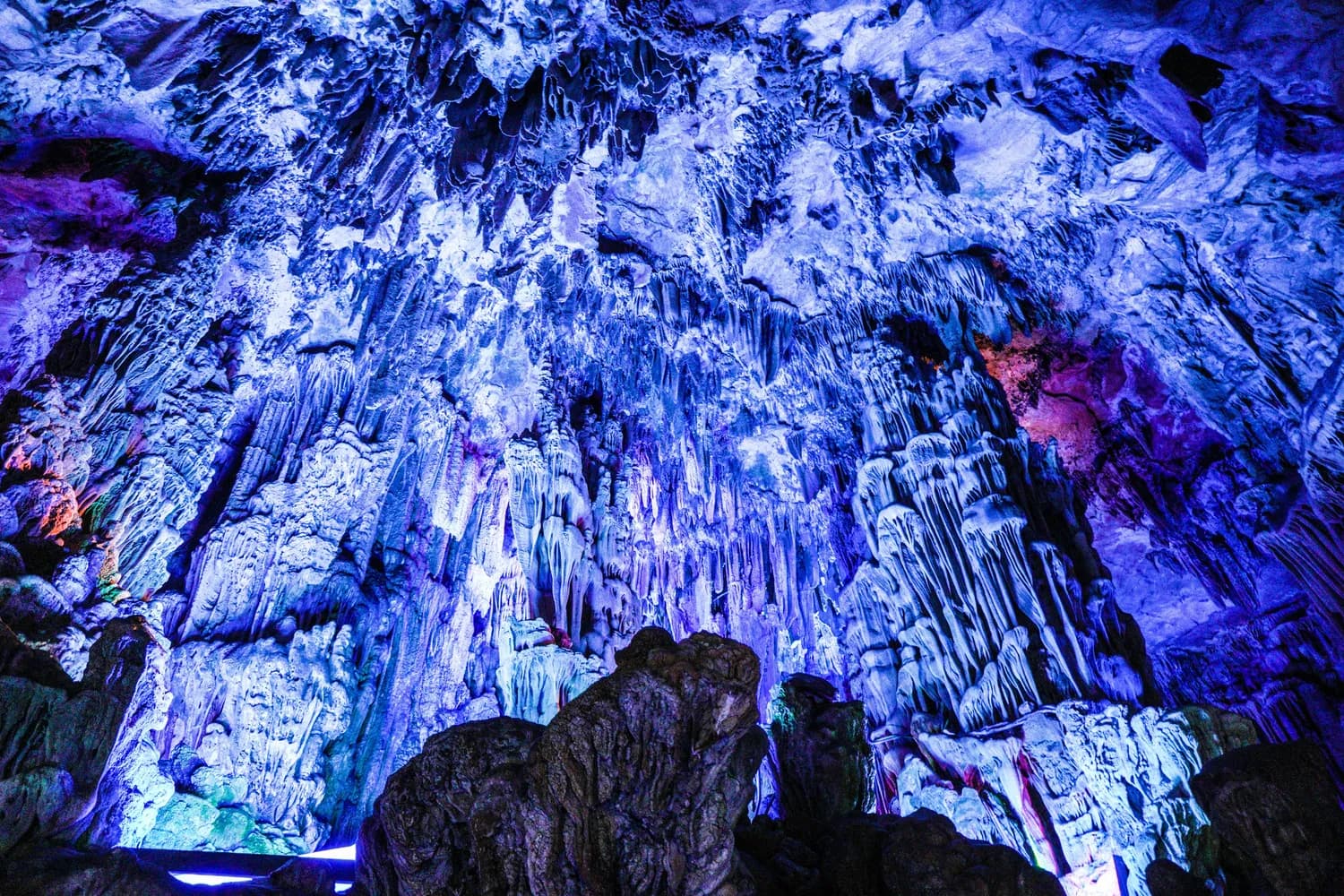 瑶琳仙境探秘：国庆打卡最美溶洞