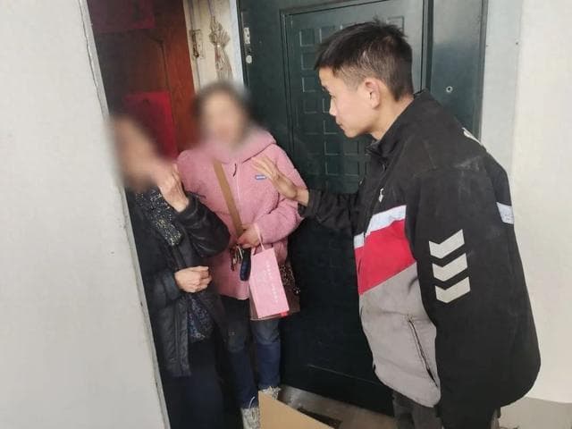 价值3万多+货到付款，杭州一奶奶网购保健品，快递小哥紧急报警！