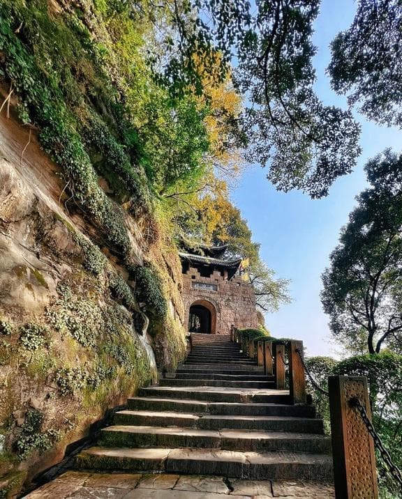 曾改变了世界历史进程的合川钓鱼城，如今却拼不过重庆网红景点