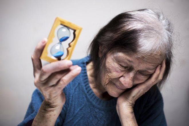 哈佛研究：长白头发的人不易患癌？有科学依据吗？告诉你真相