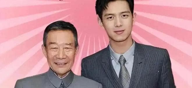 他是李雪健的儿子，网友口中最低调的星二代，不靠父亲靠自己
