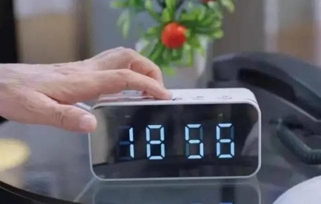 数字适老中国行丨“智慧”适老，“银龄”乐享“随申无碍”