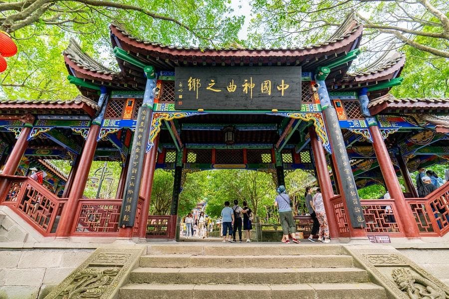 三峡游轮餐饮攻略：自助餐厅与VIP餐厅如何选择？