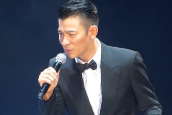 刘德华十大经典歌曲：忘情水上榜，首首精彩好听