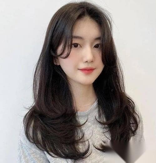 头发怎么吹不会塌？教你四个技巧吹出蓬松自然的秀发