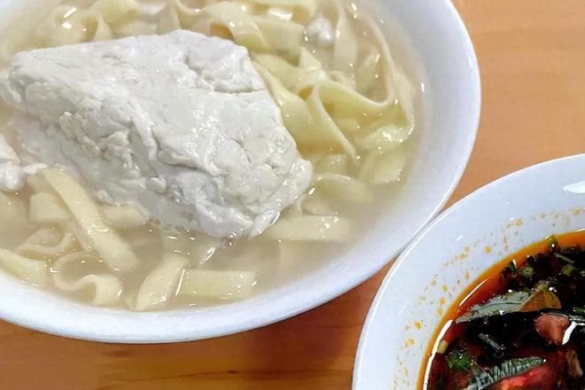 贵州10大特色小吃惹人爱，羊肉粉名声遐迩，豆花面辣中带香