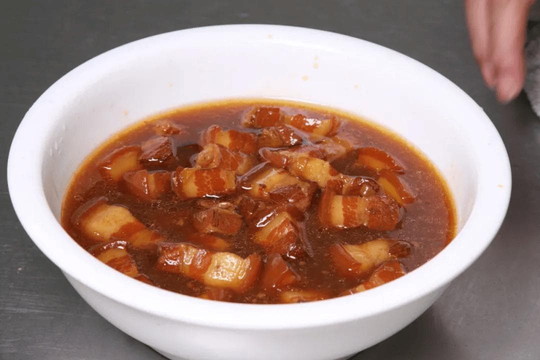 香味四溢的秘制卤肉饭，分享卤肉的详细处理流程