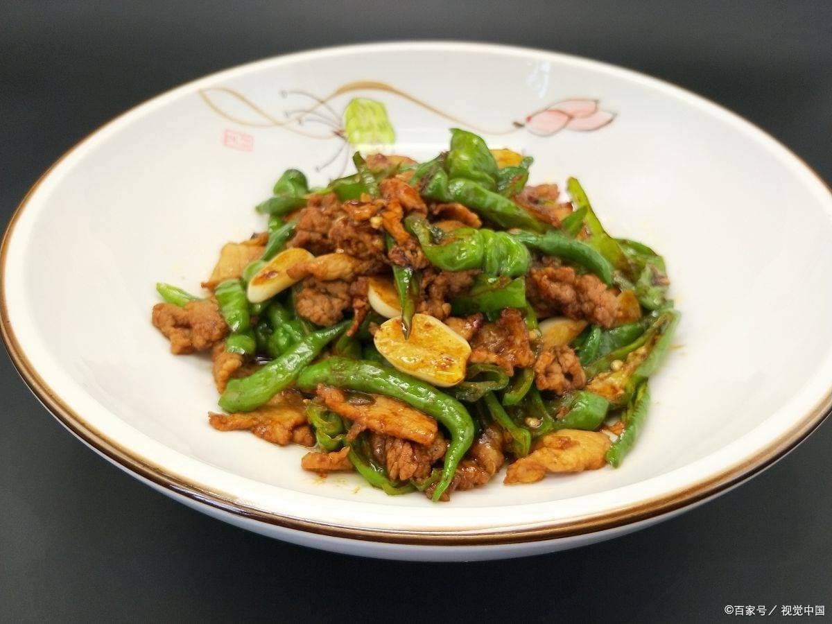 青椒炒肉不简单，火候调味有讲究，快来学学吧！