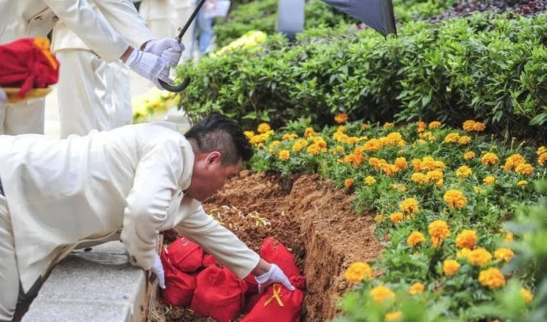 中国丧葬文化：人死后下葬前为何要停放3天？头七又指什么？
