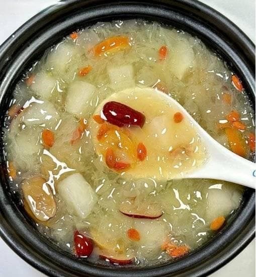 润肺止咳小妙招：百合银耳雪梨汤
