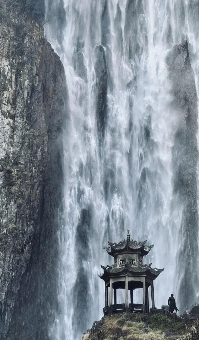百丈漈之旅：浙江的瀑布奇观与人文风情