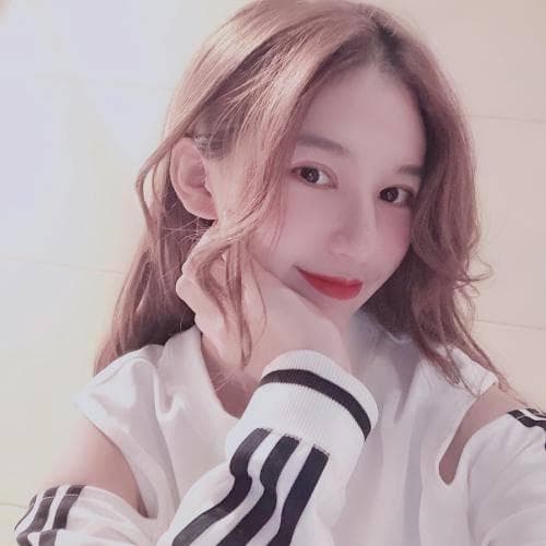 刚开始和女生聊天应该怎么聊？三招教你和女生愉快聊天打动她！