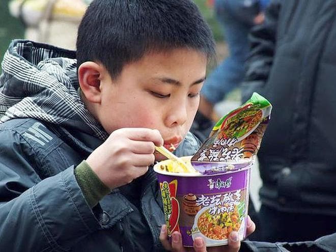 方便面有这么不健康吗？到底能不能给孩子吃？这几种吃法安全