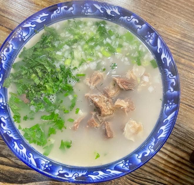 辽宁鞍山六大特色美食：从海城馅饼到台安炖大鹅