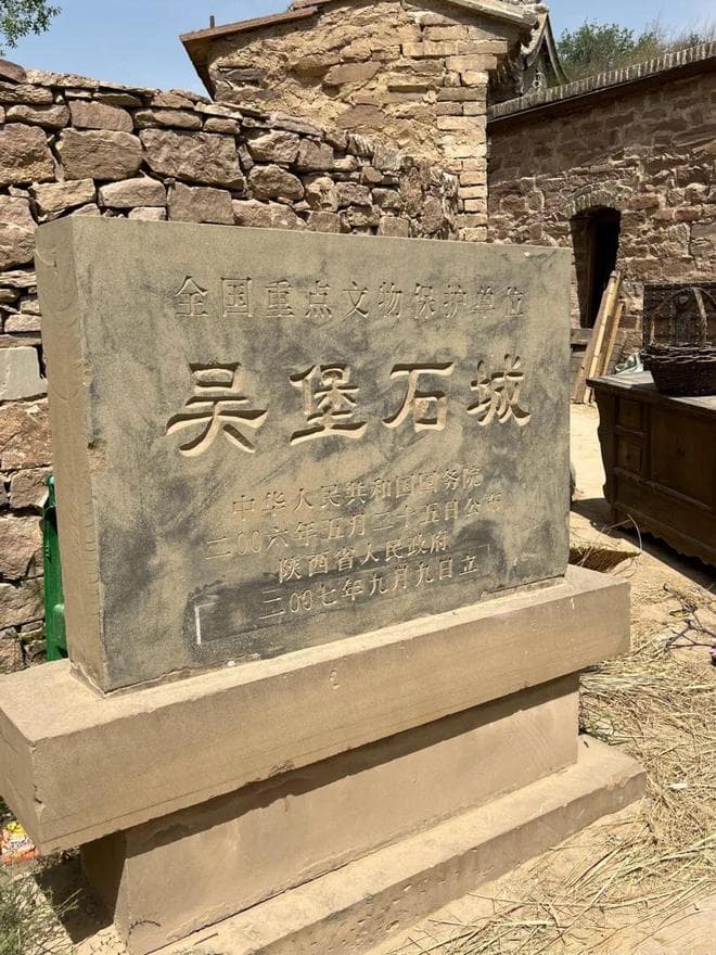 纠正《编辑作者常用标准及规范》中的两个地名拼写错误