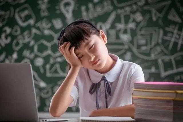 青少年厌学现象成因及应对策略