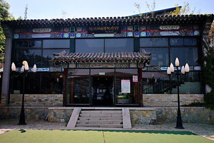 香山脚下佟麟阁纪念馆：展出抗战遗物，周边配套齐全