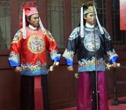《水浒传》中的正反派捕头：王朝马汉与张龙赵虎的故事