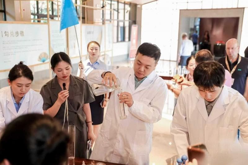 茅台镇调酒师符尧：酱酒工艺的传承者与创新者